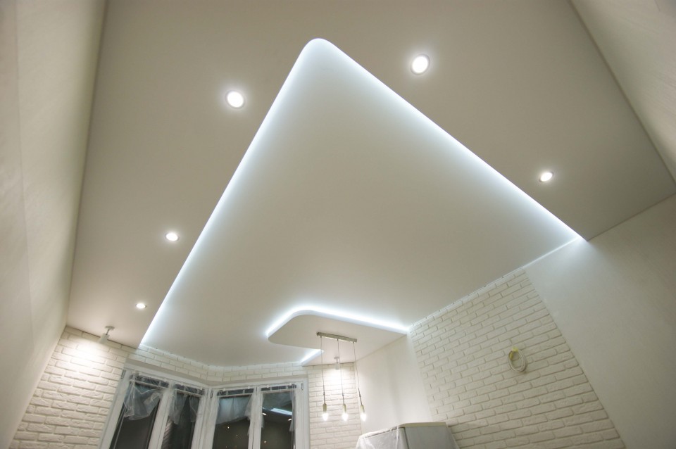 Заказать парящие натяжные потолки в г. Балтийск